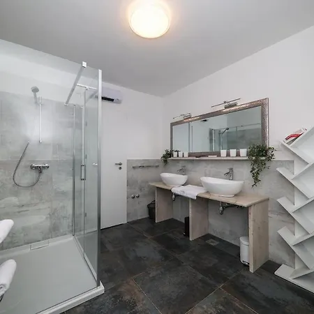 Bronzato Apartman Zára
